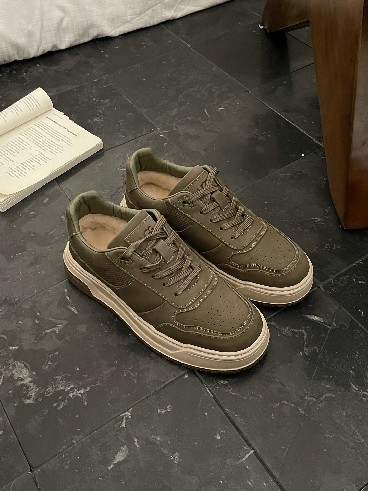 Men's men's shoes 💰600 𝐔𝐆𝐆 | Work sneakers Duicun, selected first-layer cow nubuck, simple, retro style, super good-looking, exclusive private model outsole, comfortable and good anti-slip effect, real wool lining, must be arranged for autumn and winter matching!   Size：39-46